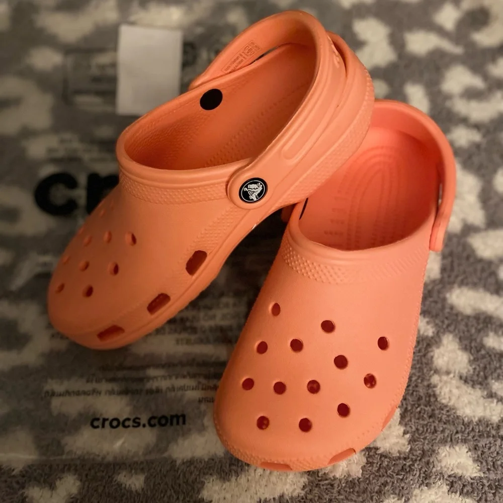 🐊 Crocs - Picture 2 of 8